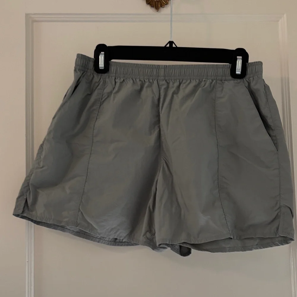 Uniqlo C Collection Women’s Small Athletic Geared Gray Shorts - Picture 1 of 10